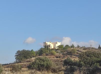 Hilltop villa overlooking the sea