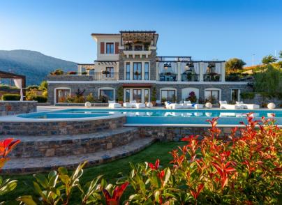 Sprawling seafront mansion