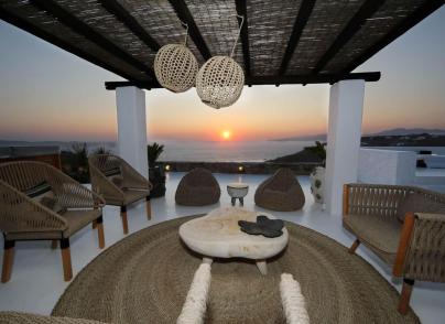 Villa with fantastic sea & sunset views